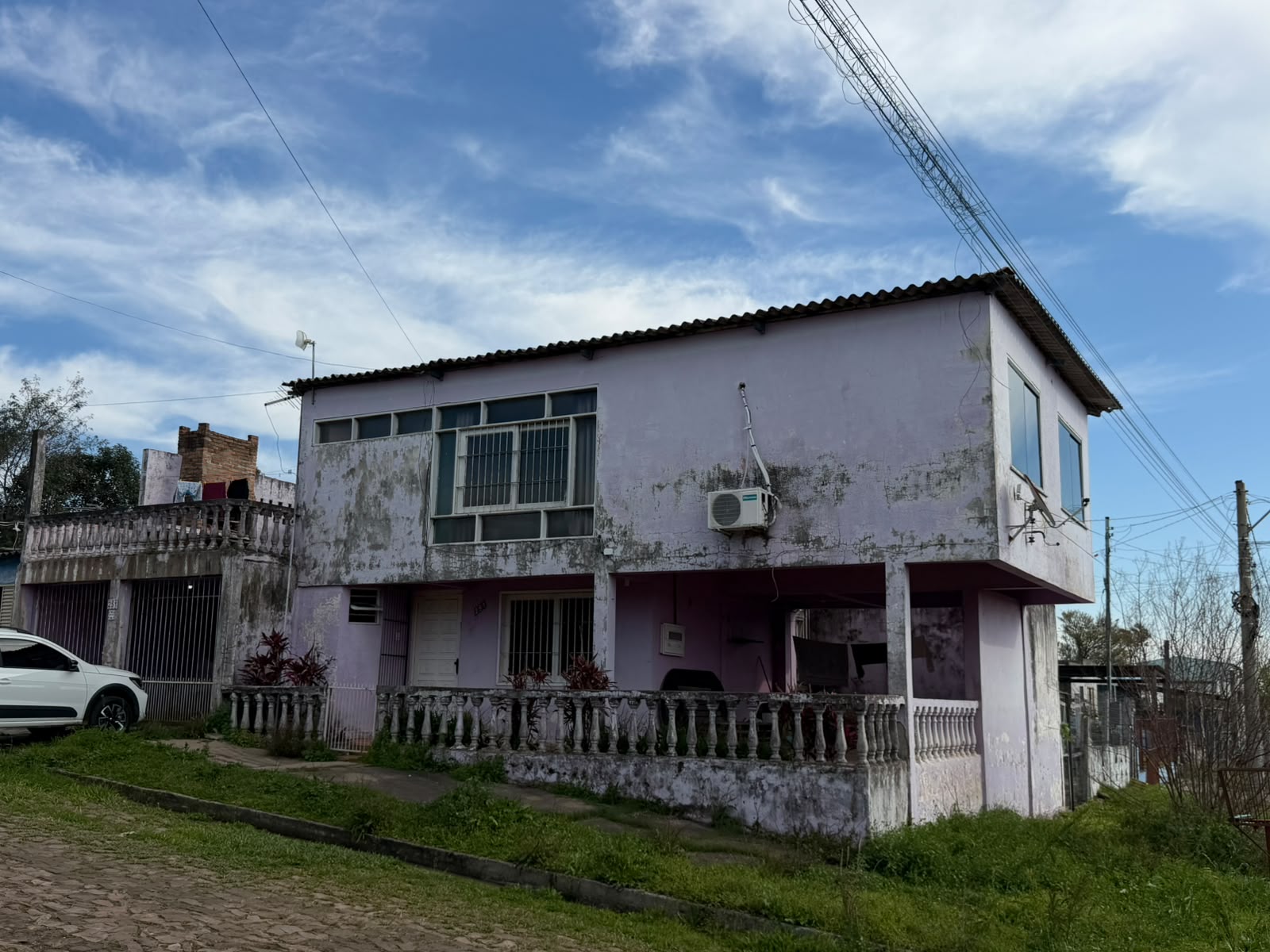 Rua Pacheco Prates, 251, esquina Rua Vig?rio da Cruz Jobim